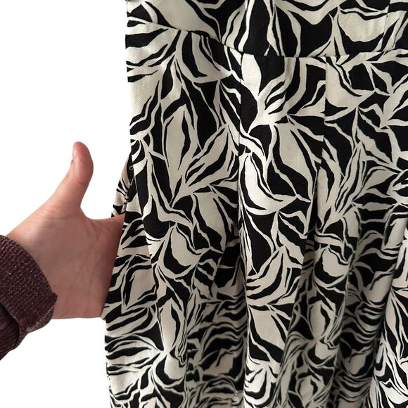 A New Day Floral Black & White Fit & Flare Flutter Sleeves Midi Dress Size 10 - Picture 6 of 7